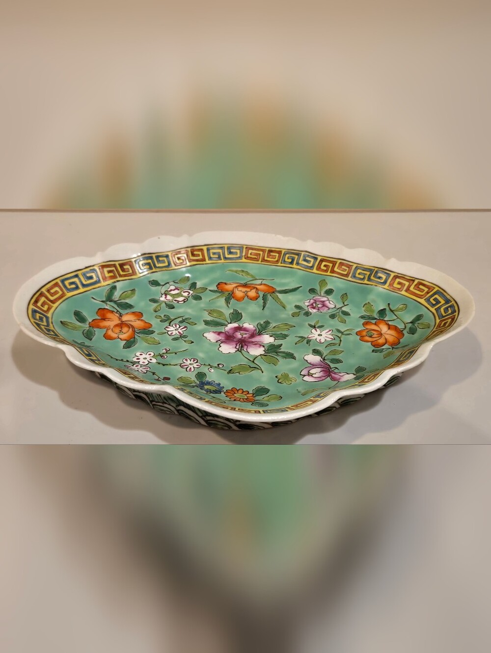 Fine Antique Chinese Porcelain Decorative Bowl in Turquoise and Gold